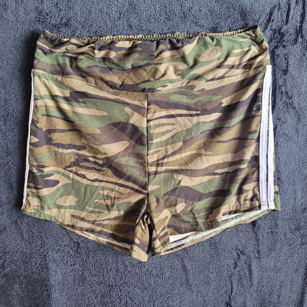 Always Women’s Camo Shorts Size 2XL